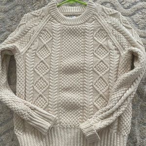 Bean signature sweater excellent gently used conditionTimeless staple for anyone